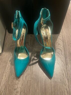 Shoe Republic LA Teal Pointed Toe Ankle-Strap Pumps with Gold Buckle